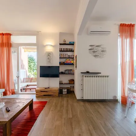 Hintown Pineta Family House Con Giardino شقة