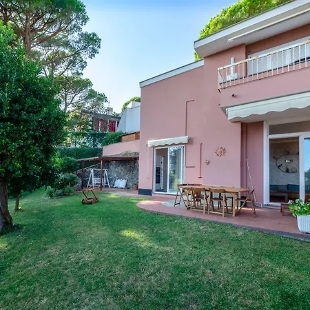Hintown Pineta Family House Con Giardino شقة